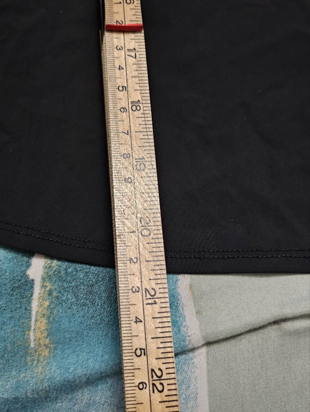 Fabletics Black Lightweight Performance Top - Picture 3 of 6